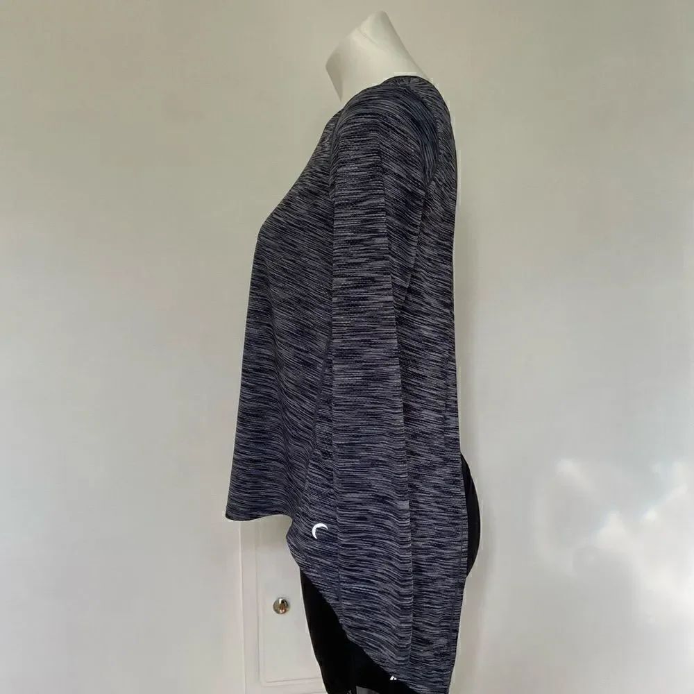 Zyia Active Long Sleeve Open Back Running Top - Picture 6 of 8